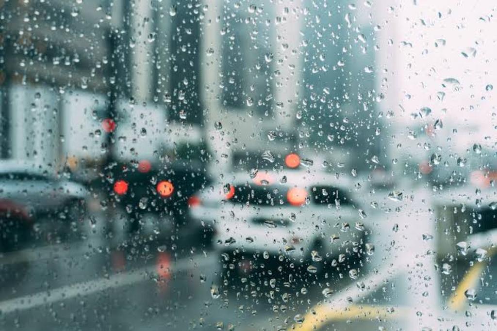 Waspada! Hujan Deras Disertai Petir dan Angin Kencang di Kepri Hari Ini