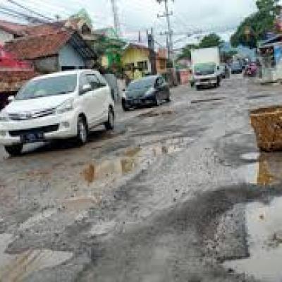 Jalan Rusak Parah, DPRD Riau Desak Pemprov Anggarkan Rp500 Miliar di RKPD 2025