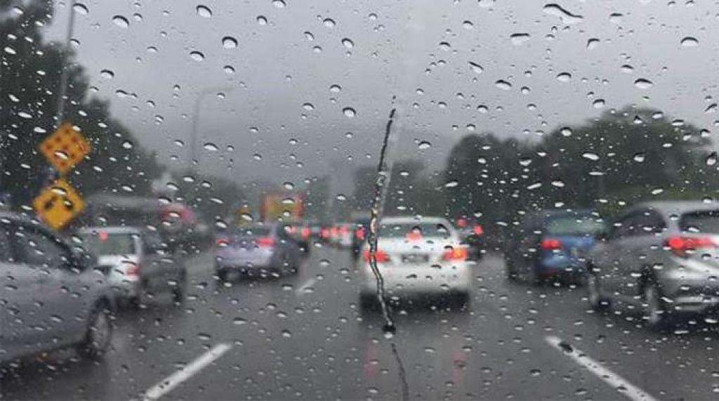 BMKG: Kepri Berpotensi Hujan Petir dan Angin Kencang Sepanjang Hari ini