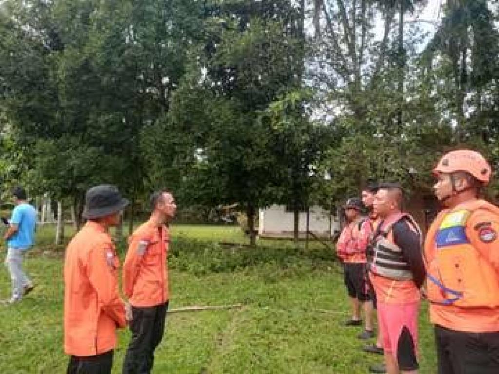 Jatuh dari Jembatan, Lansia Hilang di Sungai Kampar