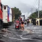Abdullah Dorong Kolaborasi Atasi Banjir Tahunan di Pelalawan dan Kampar