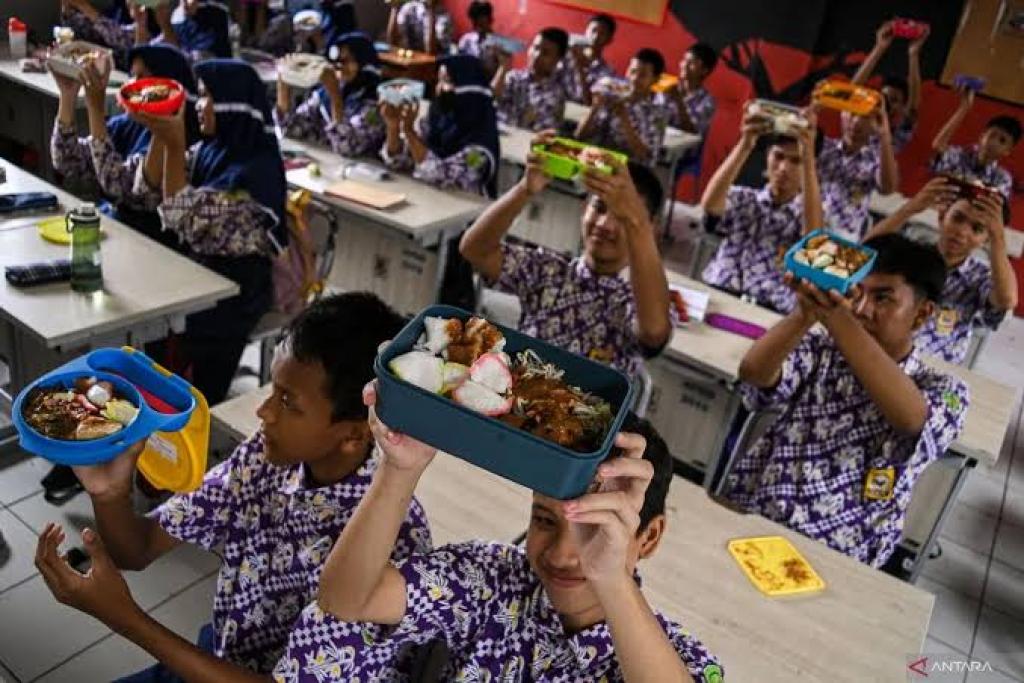 Makan Siang Bergizi Gratis Dimulai Hari ini Serentak 26 Provinsi Termasuk Kepri
