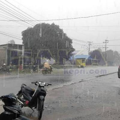 BMKG Peringatkan Potensi Hujan Disertai Petir dan Angin Kencang di Kepri Hari ini