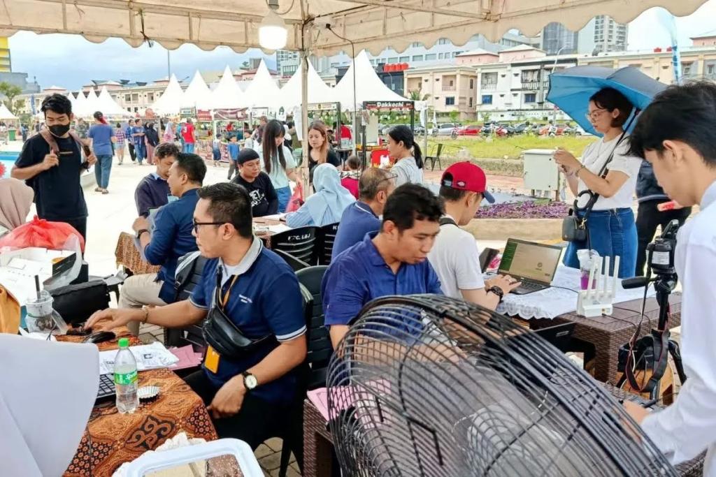 Lewat Program KETAPEL, Disdukcapil Batam Jemput Bola Layani Warga