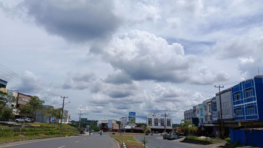 Cuaca Kepri Sabtu Ini Berpotensi Ekstrem, BMKG Imbau Warga Tetap Waspada