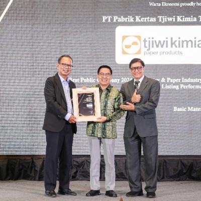 Terapkan Standar Tinggi dalam Inovasi, Dua Unit Usaha APP Group Raih Penghargaan Indonesia Best Public Company 2024