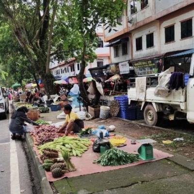 Meski Ada Larangan, Pedagang Kaki Lima Kembali Penuhi Trotoar Bintan Center