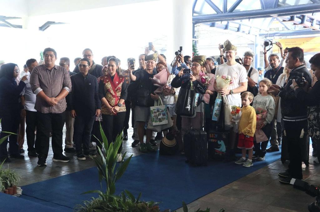 Wamenpar RI Ni Lih Puspa Sambut Wisman Perdana 2025 di Bintan