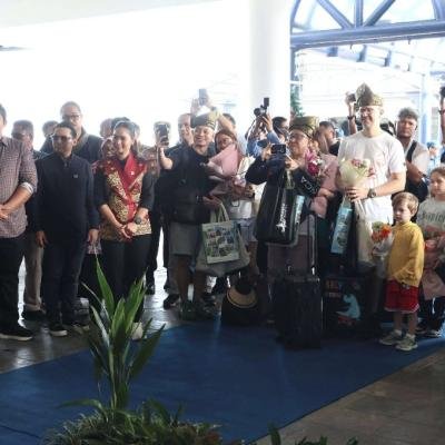 Wamenpar RI Ni Lih Puspa Sambut Wisman Perdana 2025 di Bintan