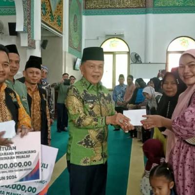 Bupati Asmar Serahkan Bantuan Program Meranti Sehat untuk 211 Penerima Manfaat Baznas