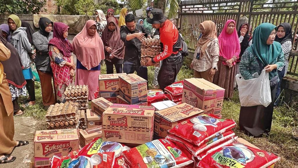 Injourney Airport Peduli, Salurkan Bantuan ke Warga Terdampak Banjir di Rumbai Timur Pekanbaru