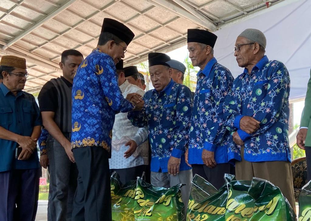 Pemkot Batam Bagikan 4 Ribu Karung Beras untuk Tokoh Agama