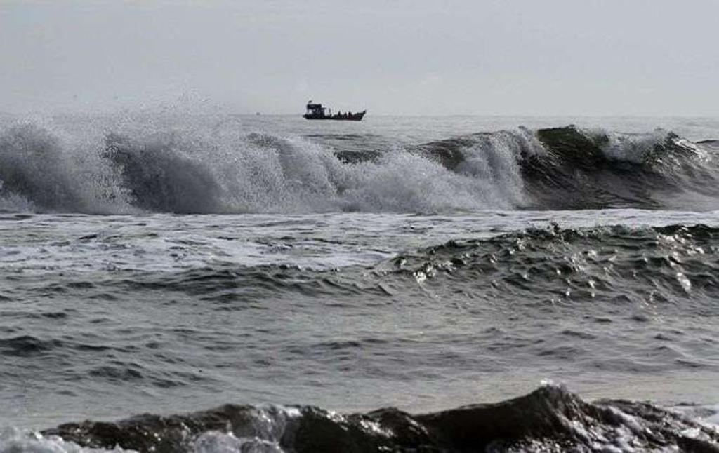 Waspada Gelombang Tinggi hingga 4 Meter di Perairan Kepri