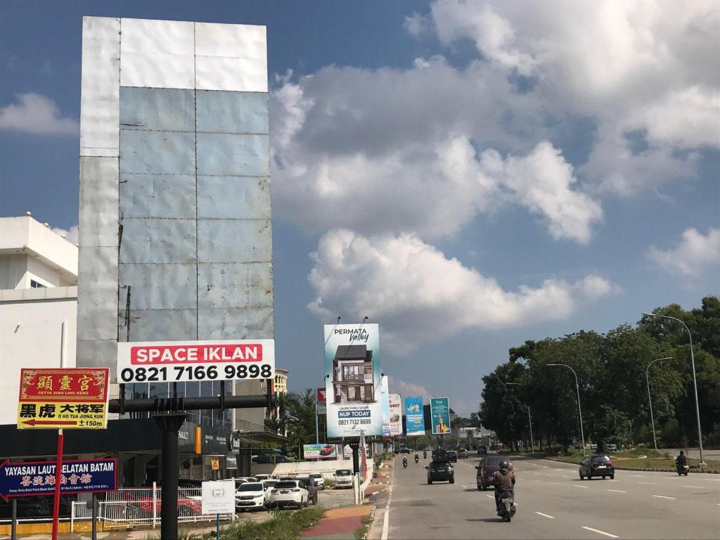 Pemkot Batam akan Tertibkan 712 Reklame Ilegal