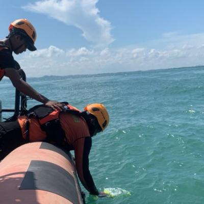 Tim SAR Cari Pemancing Jatuh dari SpeedBoat di Perairan Belakang Padang