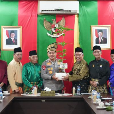 Kapolda Riau Laksanakan Kunjungan Silaturahmi ke Lembaga Adat Melayu Riau
