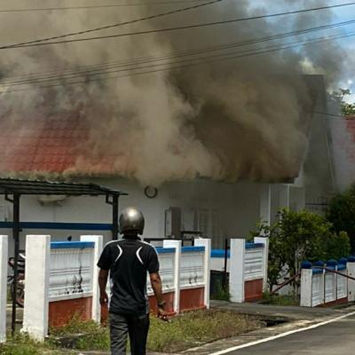 Dua Rumah Dinas KPLP di Bintan Terbakar, Damkar Kerahkan Armada Gabungan