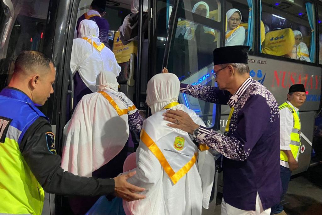 Jemaah Haji Kloter 1 Embarkasi Batam Berangkat ke Tanah Suci