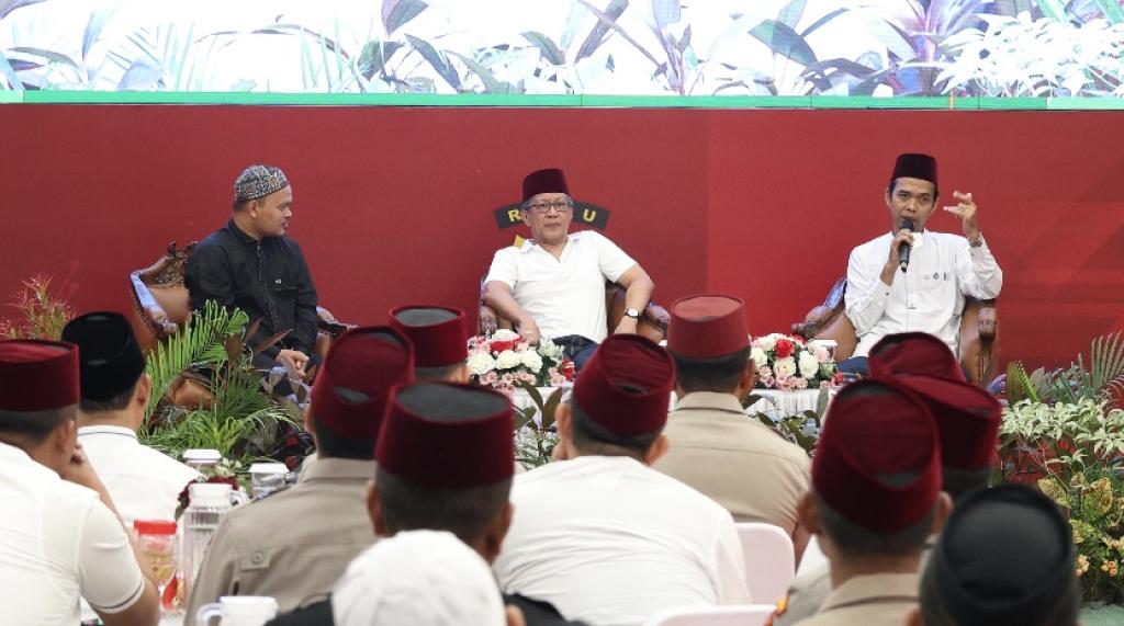 Dihadiri Ustad Abdul Somad Dan Rocky Gerung, Kajian Subuh Polda Riau Kolaborasi Agama dan Sains