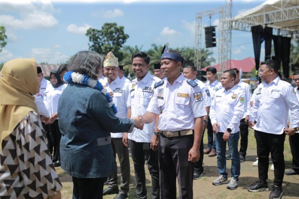 M Idris Sah Penghulu Kampung Maredan Nahkodai DPC APDESI Siak 2025-2030