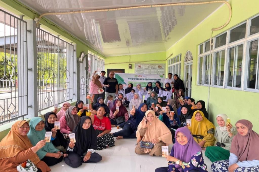 Mahasiswa PPG Unri Sosialisasi Inovasi Jamu dan Pemanfaatan Limbah Rumah Tangga di Posyandu Bunga Cengkeh Setangkai Lebat