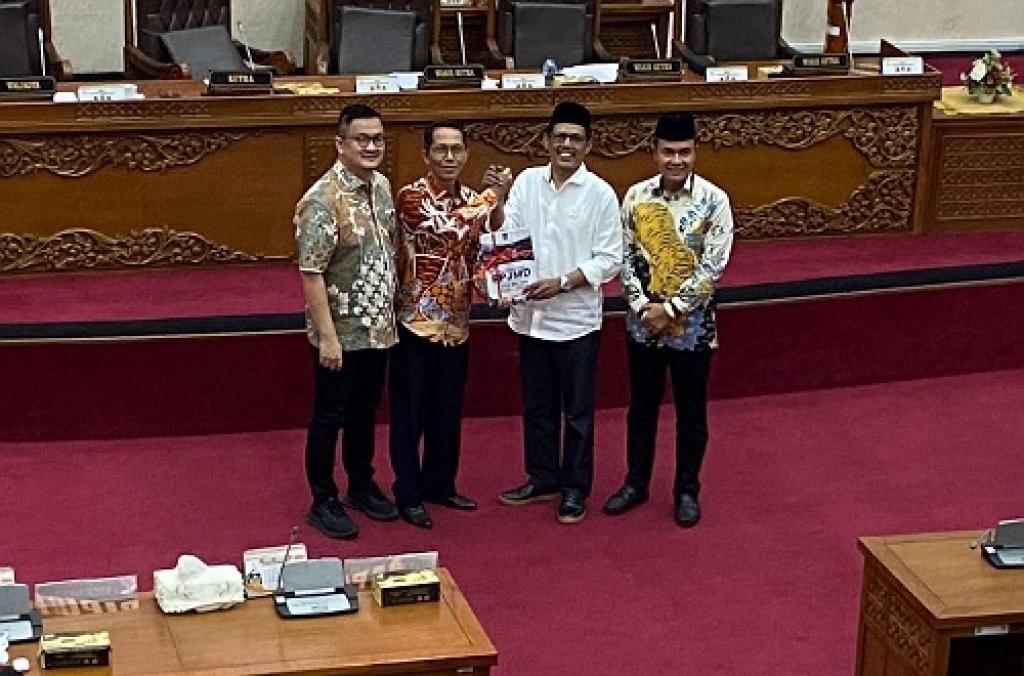 Wali Kota Batam Sampaikan Ranperda RPJMD 2025-2029 ke Legislatif