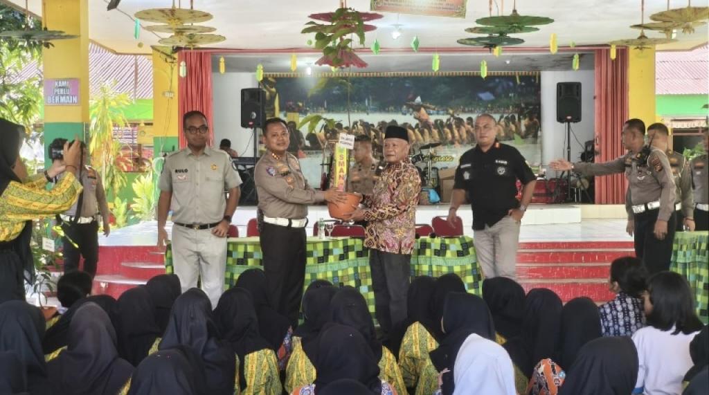 Gelar Police Goes to School di SMAN 7 Pekanbaru, Dirlantas Polda Riau Edukasi Keselamatan Lalu Lintas