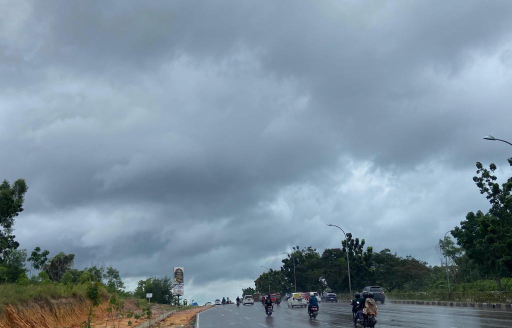 Prakiraan Cuaca Kepri 19 Mei: Waspada Hujan Petir dan Angin Kencang
