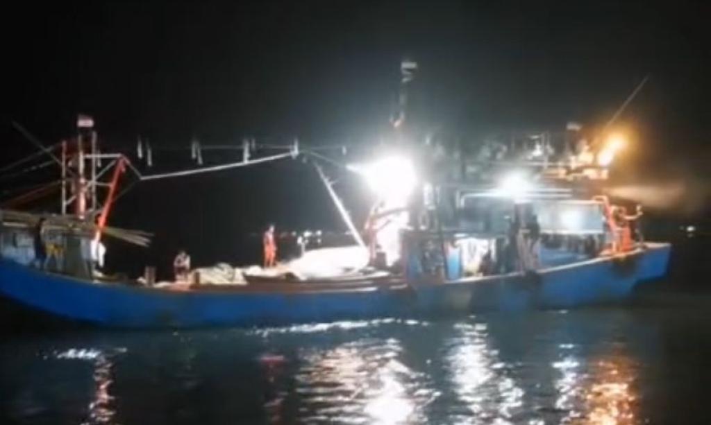 Long Boat Tenggelam di Perbatasan Indonesia-Singapura, 30 Penumpang Selamat