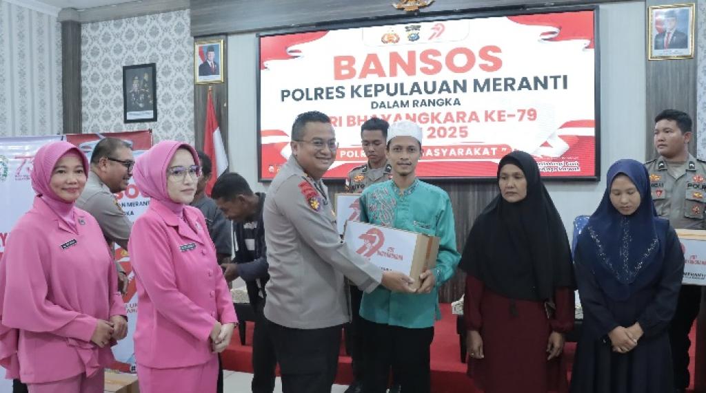 Sambut hari Bhayangkara Ke 79, Polres Meranti Bagikan Baksos Pada Kaum Duafa