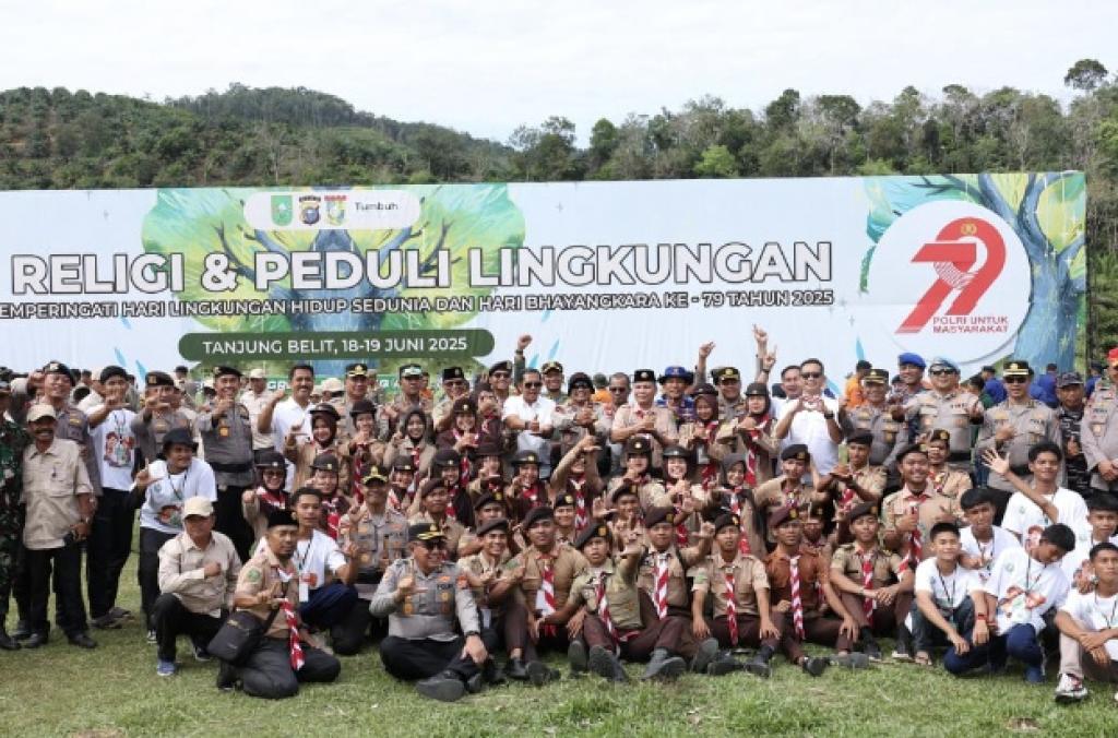 Polda Riau Gelar Upacara Memperingati Hari Lingkungan Hidup Sedunia di Desa Tanjung Belit Kampar