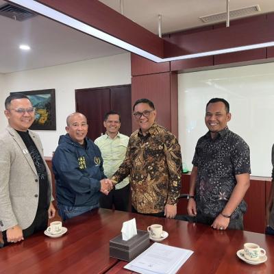 JMSI Riau Sematkan Pin Kehormatan untuk Erwin Dimas, Putra Riau yang Kawal Pembangunan dari Pusat