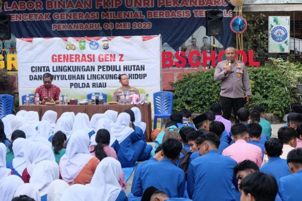 Tanamkan Kepedulian Lingkungan, Polda Riau Gencarkan Green Policing di SMK Labor Pekanbaru