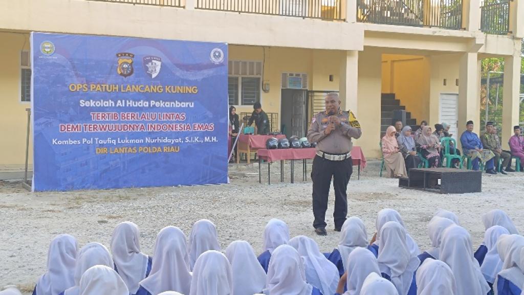 Kampanye Ramah Lingkungan dan Lalu Lintas, Polantas Riau Gaet Generasi Muda di Sekolah
