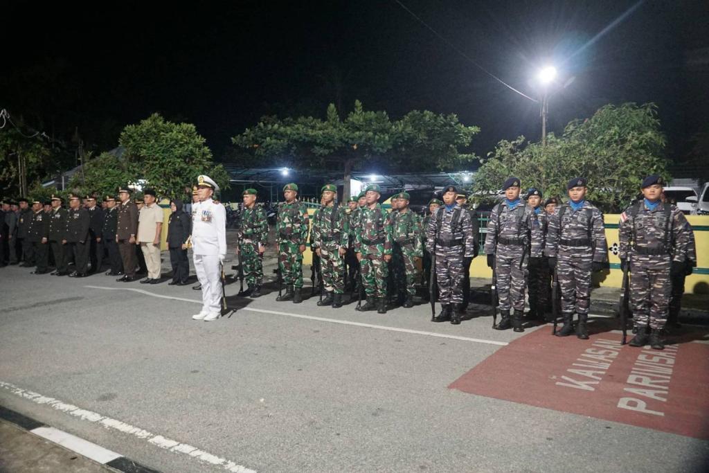 Berjalan Khidmat, Danposal Siak Letda Laut (P) Arisman Jadi Komandan Upacara Saat Renungan Suci Jelang Peringatan Proklamasi Kemerdekaan RI ke 80