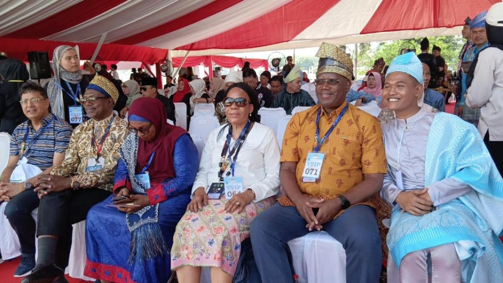 Pertama Kali Lihat Pacu Jalur, Dubes Mozambik Terpukau