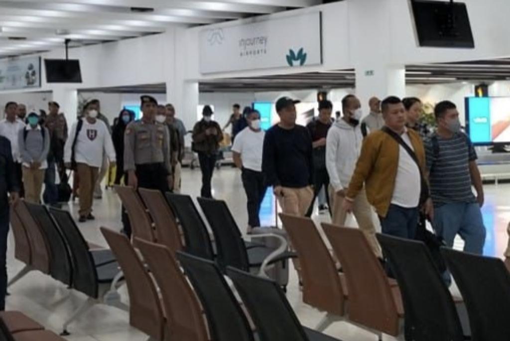 Dibawa Pakai Pesawat Citilink, Gubernur Wahid Cs Tiba di Jakarta Pasca OTT KPK