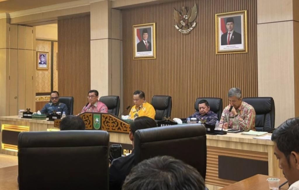 Pimpin Rapat dengan OPD Setelah Jabat Plt Gubri, SF Hariyanto Pastikan Pelayanan Publik Tetap Berjalan