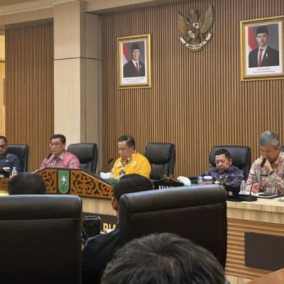 Pimpin Rapat dengan OPD Setelah Jabat Plt Gubri, SF Hariyanto Pastikan Pelayanan Publik Tetap Berjalan