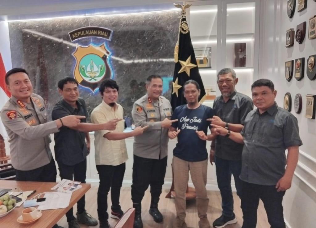 Kapolda Kepri Apresiasi JMSI Kepri Terbitkan Buku Literasi Bahaya TPPO kepada Pelajar