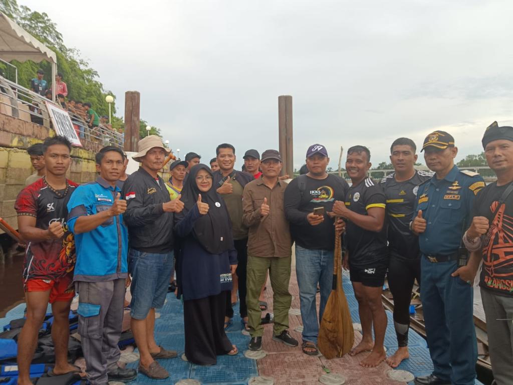 Tim Dayung IKKS Siak Juarai Pacu Sampan Julang Budaya Siak 2025 di Sungai Jantan, Iswanto ST Apresiasi Prestasi Atlit