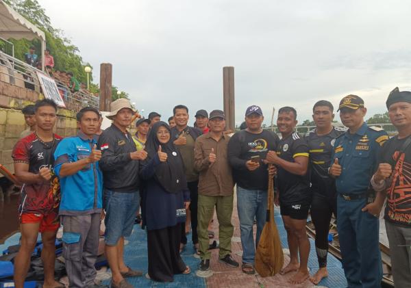 Tim Dayung IKKS Siak Juarai Pacu Sampan Julang Budaya Siak 2025 di Sungai Jantan, Iswanto ST Apresiasi Prestasi Atlit