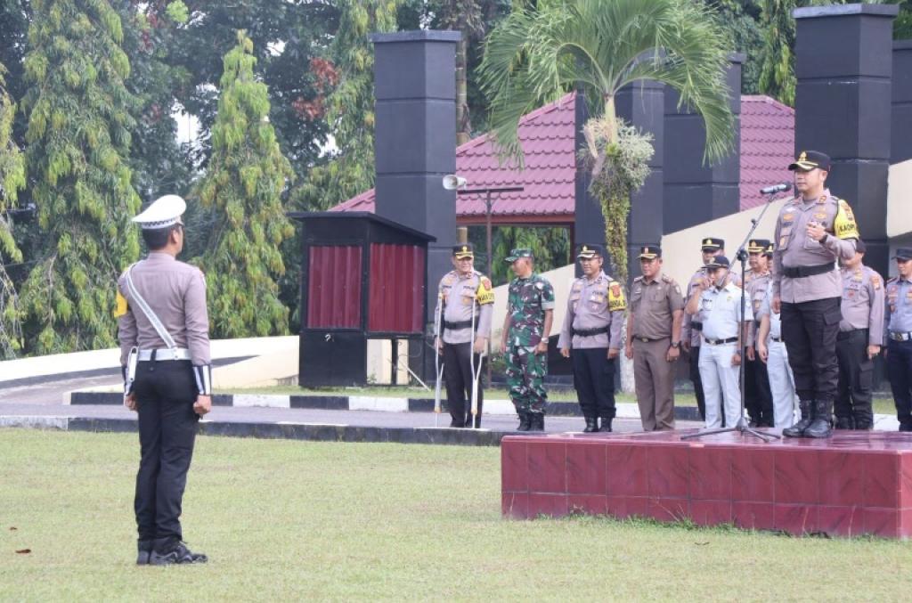 Kapolres Kuantan Singingi Pimpin Apel Gelar Pasukan Operasi Zebra Lancang Kuning 2025