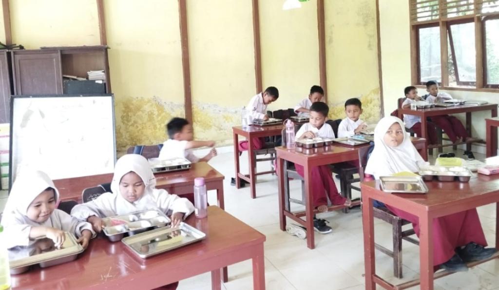 Siswa SD Negeri 15 Pabaun Kuansing Sambut Gembira Dimulainya Program MBG