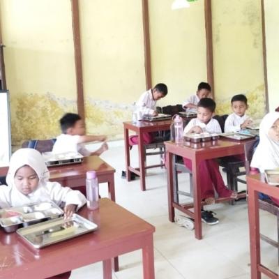 Siswa SD Negeri 15 Pabaun Kuansing Sambut Gembira Dimulainya Program MBG