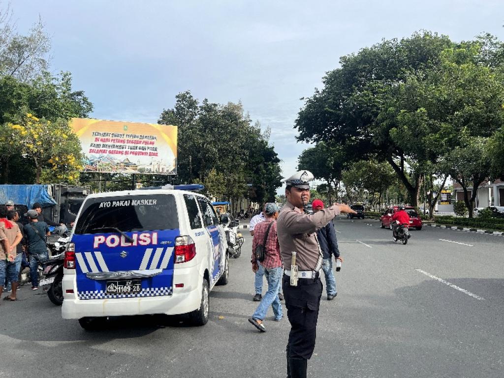 Ada Aksi Unjuk Rasa Warga Tesso Nilo, Satlantas Pekanbaru Lakukan Pergeseran Arus Lalu Lintas