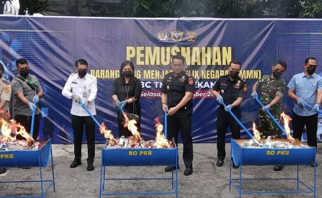 Dilakukan di Tiga Tempat, Bea Cukai Pekanbaru Musnahkan Barang Sitaan Senilai Rp20,18 Miliar