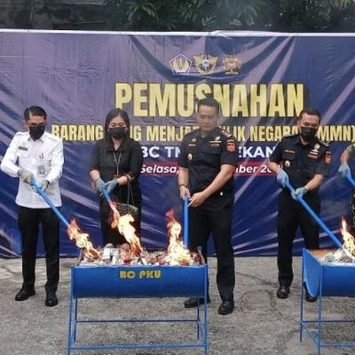 Dilakukan di Tiga Tempat, Bea Cukai Pekanbaru Musnahkan Barang Sitaan Senilai Rp20,18 Miliar
