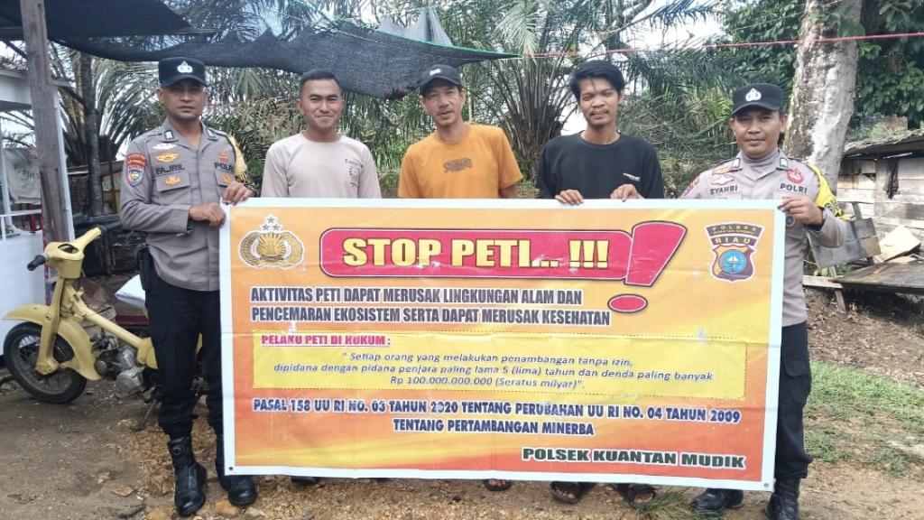Polres Kuantan Singingi Gencarkan Penyuluhan dan Pemasangan Poster Larangan PETI