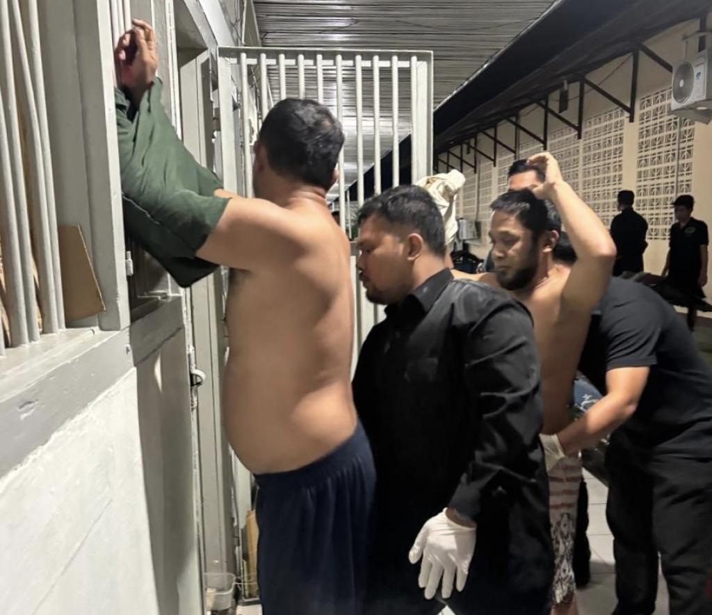 Petugas Lapas Pekanbaru  Razia Blok Tahanan, Amankan Barang Terlarang